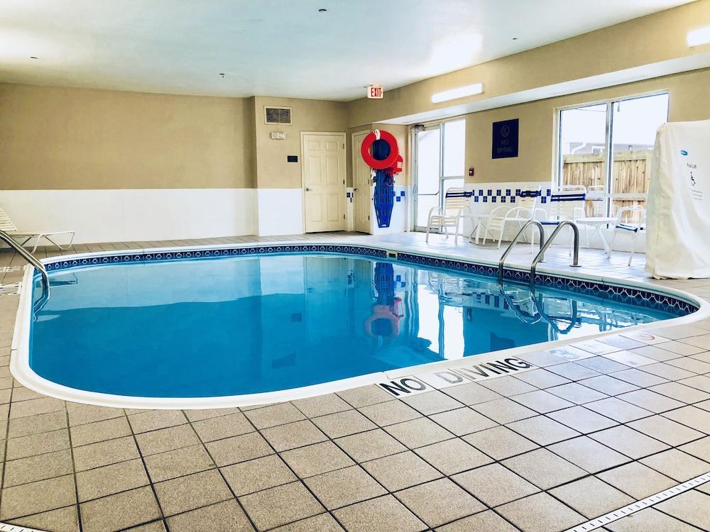 Comfort Suites Terre Haute University Area Exterior foto