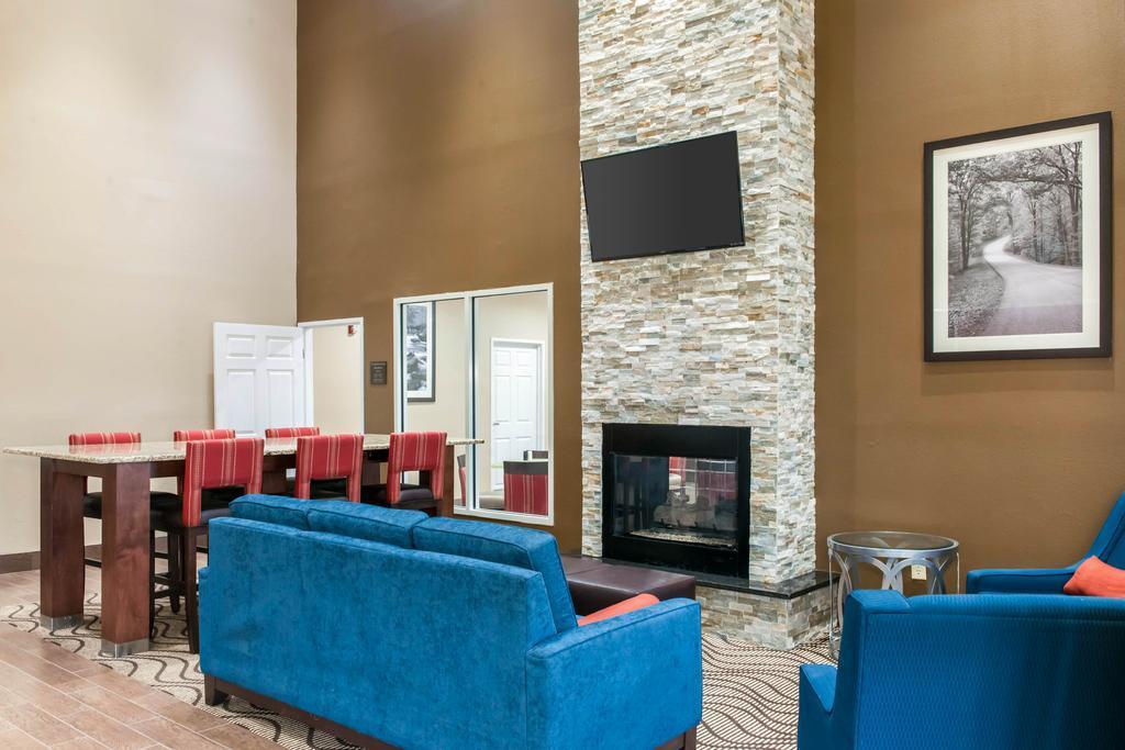 Comfort Suites Terre Haute University Area Exterior foto