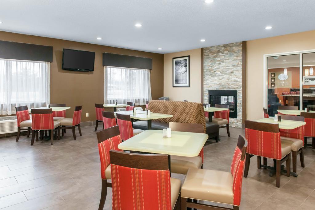 Comfort Suites Terre Haute University Area Exterior foto