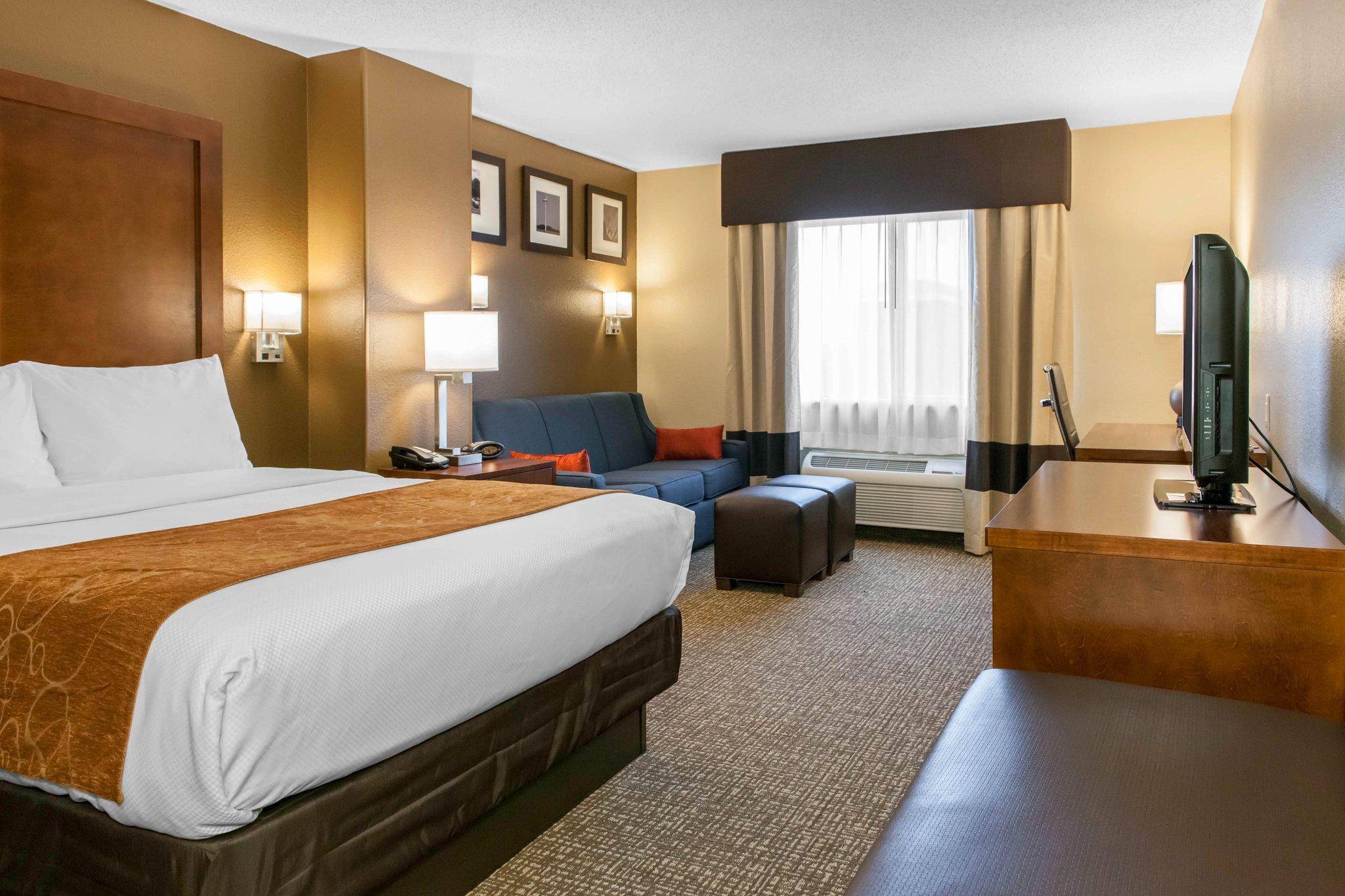 Comfort Suites Terre Haute University Area Exterior foto