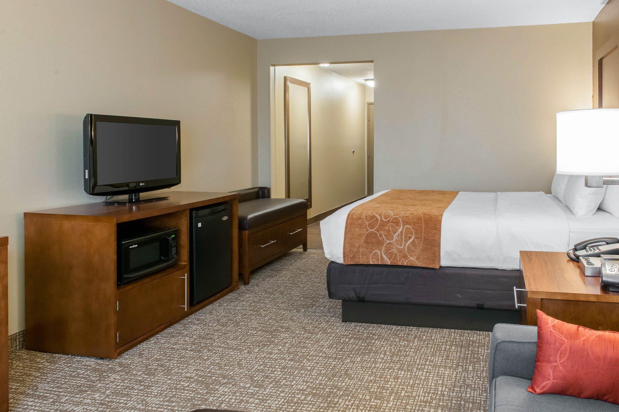 Comfort Suites Terre Haute University Area Exterior foto